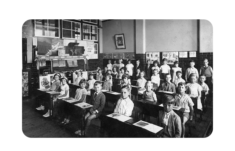 Old picture kids in classroom